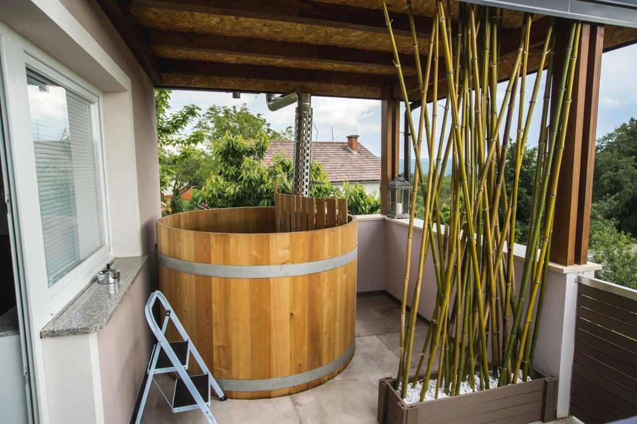 Apartment Ma&Ja With Hot Tub Metlika Eksteriør billede